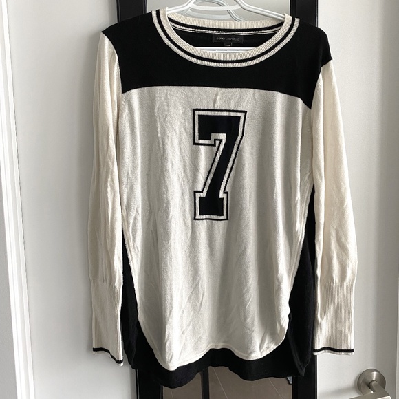BANANA REPUBLIC BLACK/CREAM "JERSEY" W/ #7 ON FRONT - Picture 1 of 4